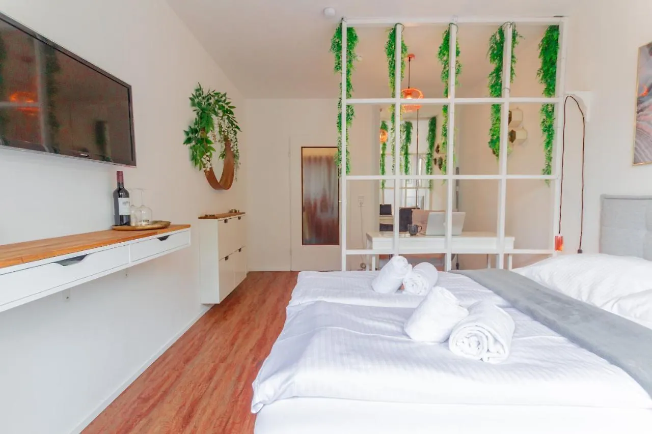 Design Studio Nahe Messe Und Hbf Mit Wlan Und Netflix Apartment Dusseldorf Germany