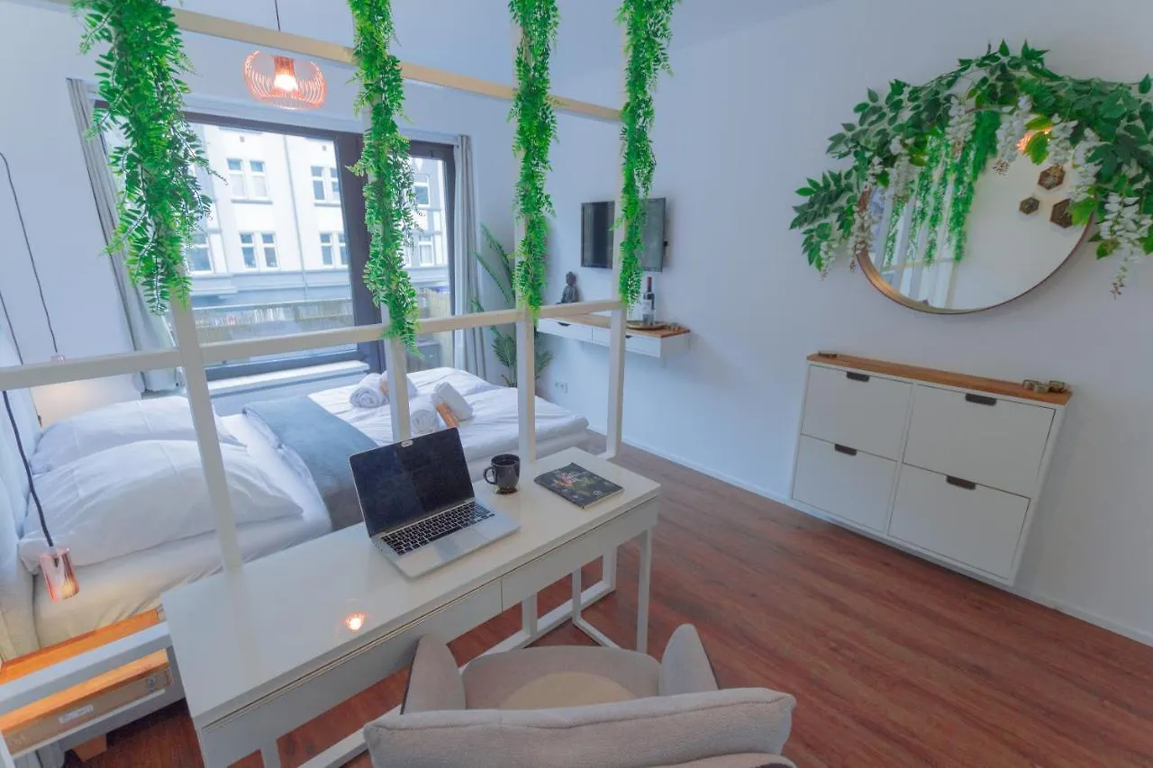 Ferienwohnung Design Studio nahe Messe und HBF mit WLAN und Netflix Düsseldorf 0*,  Deutschland
